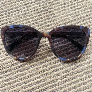 O by Oscar De La Renta Sunglasses